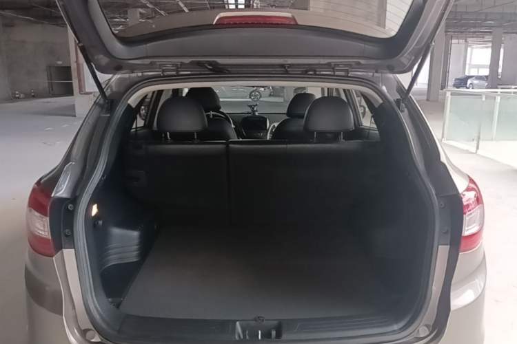 Used Hyundai ix35 2015 2.0L Automatic 2WD Smart Type China IV Trunk