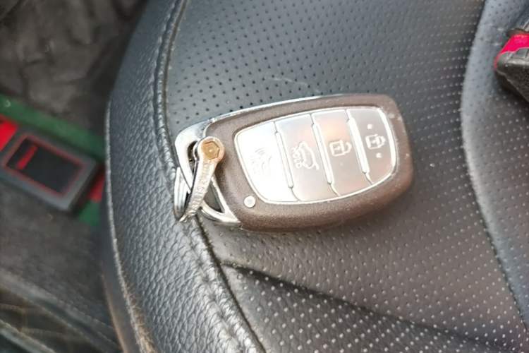 Used Hyundai ix35 2015 2.0L Automatic 2WD Comfort Edition China IV Standard Vehicle Key