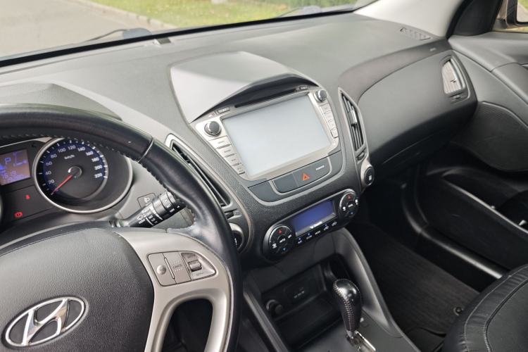 Used Hyundai ix35 2015 2.0L Automatic 2WD Smart Type China IV Audio And AC Panel