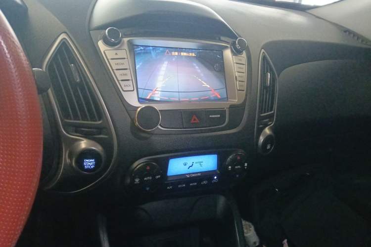 Used Hyundai ix35 2015 2.0L Automatic 2WD Smart Type China IV Audio And AC Panel