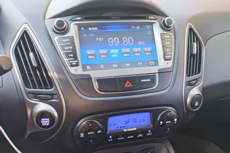 Used Hyundai ix35 2015 2.0L Automatic 2WD Smart Type China IV Audio And AC Panel