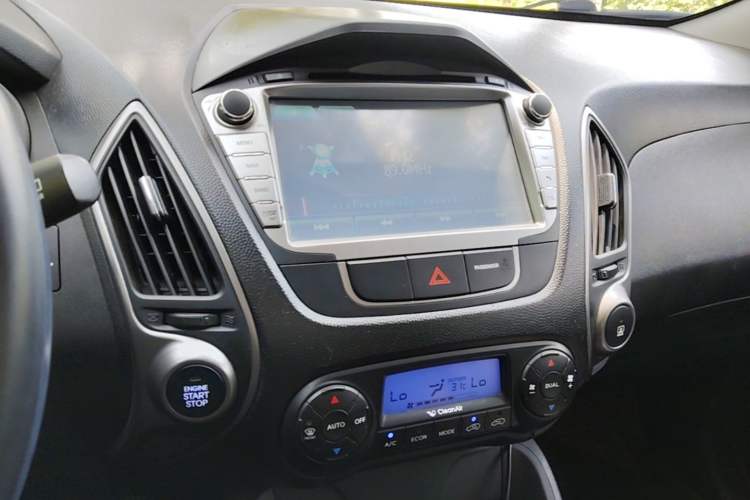 Used Hyundai ix35 2015 2.0L Automatic 2WD Smart Type China IV Audio And AC Panel