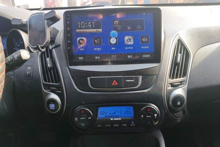 Used Hyundai ix35 2015 2.0L Automatic 2WD Smart Version China V Standard Audio And AC Panel