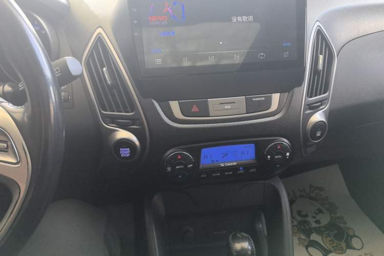 Used Hyundai ix35 2015 2.0L Automatic 4x4 Smart Version China V Standard Audio And AC Panel