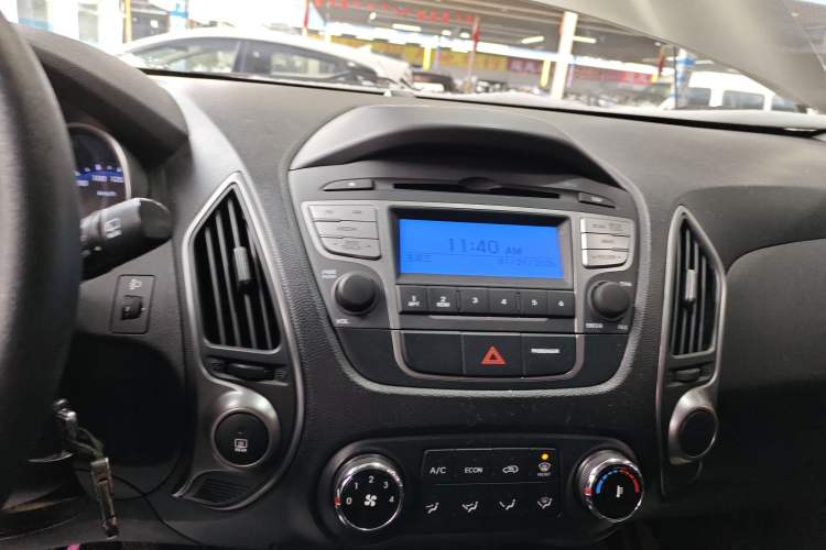 Used Hyundai ix35 2015 2.0L Manual Two-Wheel Drive Comfort Version China IV Standard Audio And AC Panel