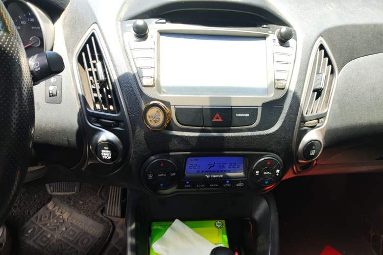 Used Hyundai ix35 2015 2.0L Automatic 2WD Smart Type China IV Audio And AC Panel