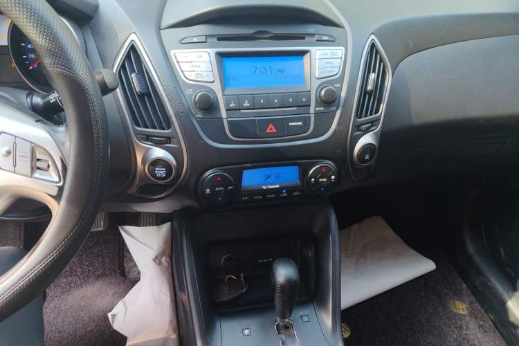 Used Hyundai ix35 2015 2.0L Automatic 2WD Smart Type China IV Audio And AC Panel