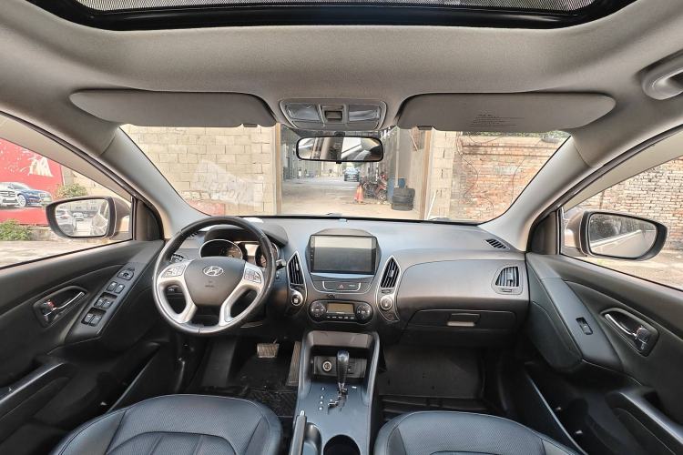 Used Hyundai ix35 2015 2.0L Automatic 2WD Smart Version China V Standard Audio And AC Panel