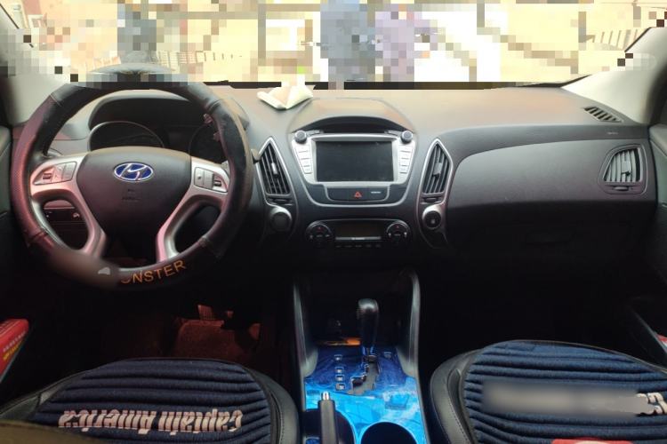 Used Hyundai ix35 2015 2.0L Automatic 2WD Smart Type China IV Center Console