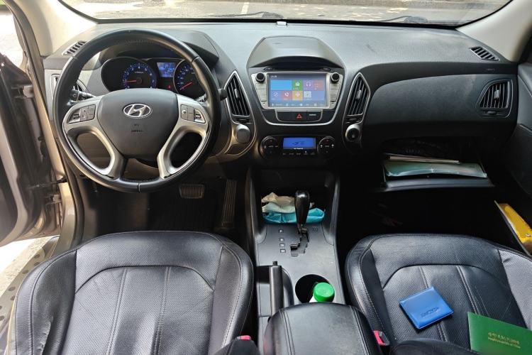 Used Hyundai ix35 2015 2.0L Automatic 2WD Smart Version China V Standard Center Console