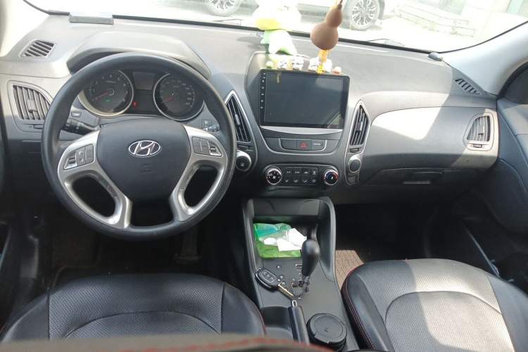 Used Hyundai ix35 2015 2.0L Automatic 2WD Comfort Edition China V Standard Center Console