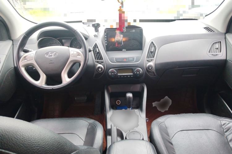 Used Hyundai ix35 2015 2.0L Automatic 2WD Smart Version China V Standard Center Console