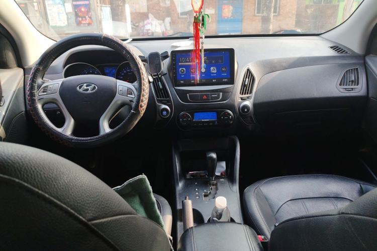 Used Hyundai ix35 2015 2.0L Automatic 2WD Smart Version China V Standard Center Console