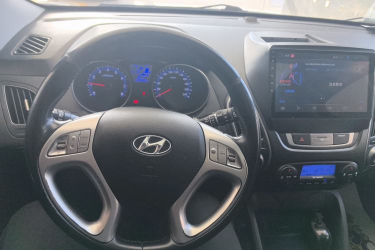 Used Hyundai ix35 2015 2.0L Automatic 4x4 Smart Version China V Standard Center Console