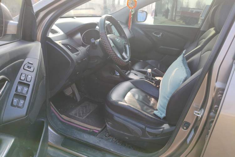 Used Hyundai ix35 2015 2.0L Automatic 2WD Smart Version China V Standard Driver Seat