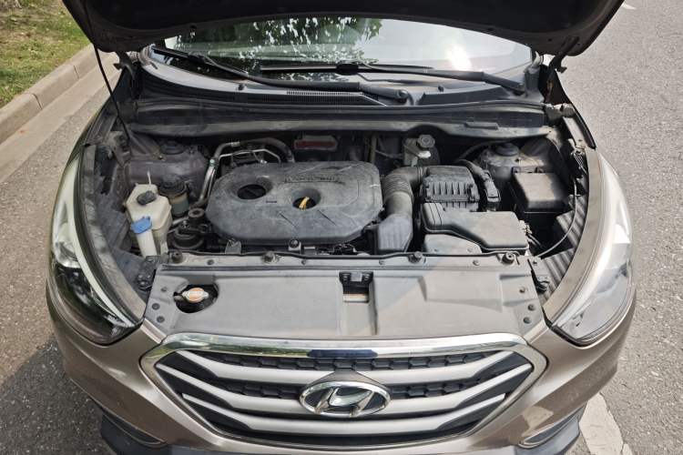 Used Hyundai ix35 2015 2.0L Automatic 2WD Smart Type China IV Engine Bay