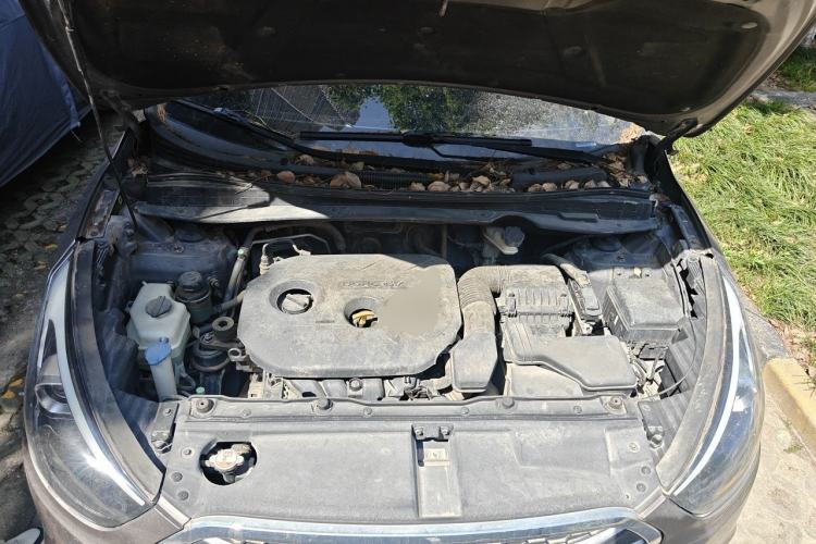 Used Hyundai ix35 2015 2.0L Automatic 2WD Smart Version China V Standard Engine Bay