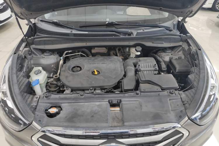Used Hyundai ix35 2015 2.0L Automatic 2WD Smart Version China V Standard Engine Bay