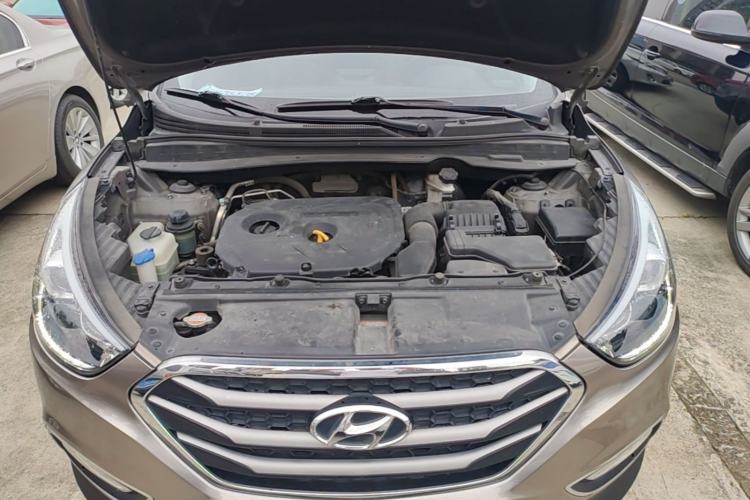 Used Hyundai ix35 2015 2.0L Automatic 2WD Smart Type China IV Engine Bay