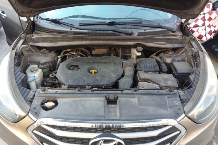 Used Hyundai ix35 2015 2.0L Automatic 2WD Smart Type China IV Engine Bay