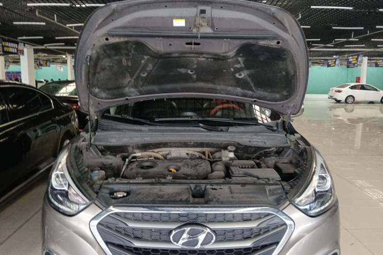 Used Hyundai ix35 2015 2.0L Automatic 2WD Smart Type China IV Engine Bay