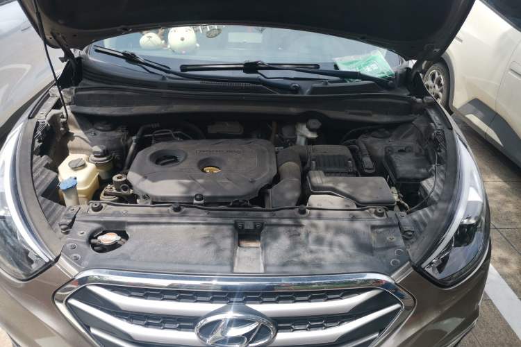 Used Hyundai ix35 2015 2.0L Automatic 2WD Smart Type China IV Engine Bay