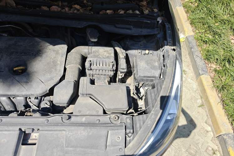 Used Hyundai ix35 2015 2.0L Automatic 2WD Smart Version China V Standard Engine Bay Left