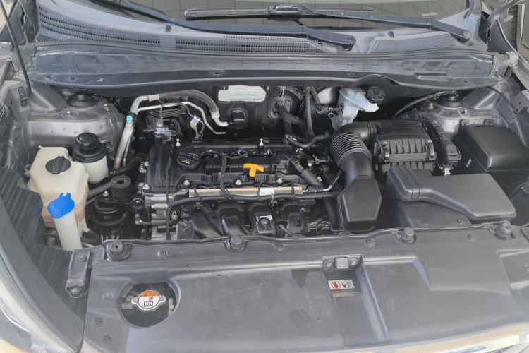Used Hyundai ix35 2015 2.0L Automatic 4x4 Smart Version China V Standard Engine Bay