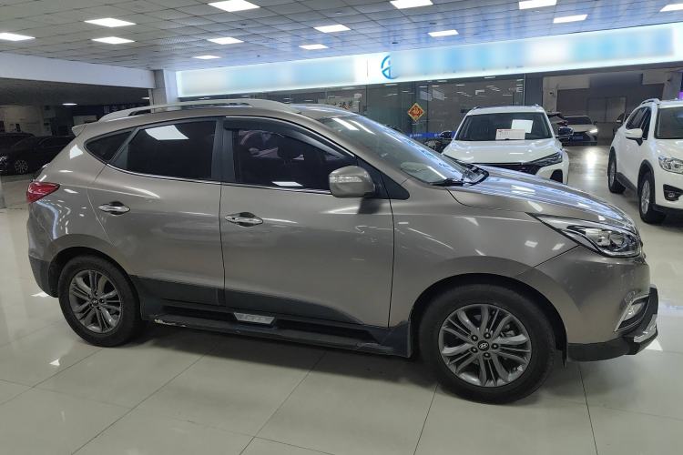 Used Hyundai ix35 2015 2.0L Automatic 2WD Smart Version China V Standard Exterior 2