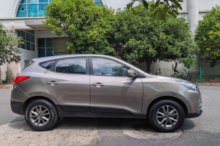 Used Hyundai ix35 2015 2.0L Automatic 2WD Comfort Edition China IV Standard Exterior 3