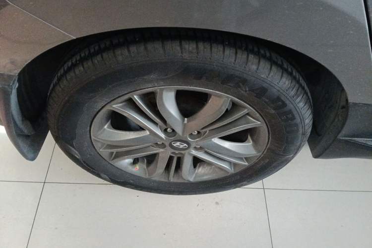 Used Hyundai ix35 2015 2.0L Automatic 2WD Smart Type China IV Exterior 5