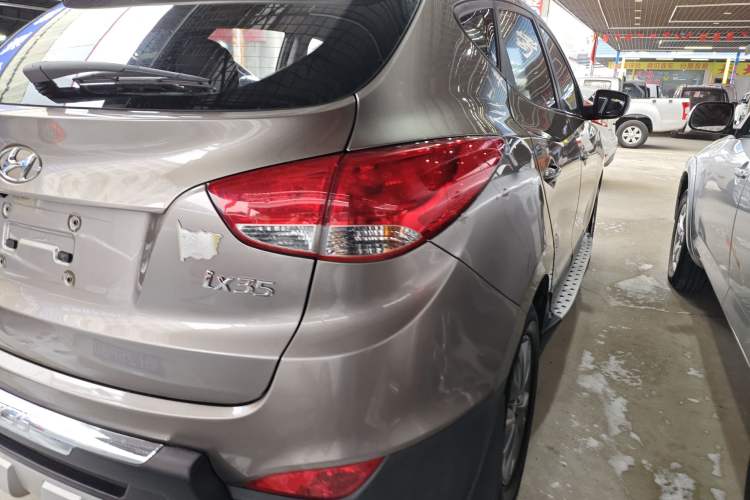 Used Hyundai ix35 2015 2.0L Manual Two-Wheel Drive Comfort Version China IV Standard Exterior 6