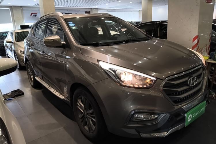 Used Hyundai ix35 2015 2.0L Automatic 2WD Smart Type China IV Front Right 45 Deg