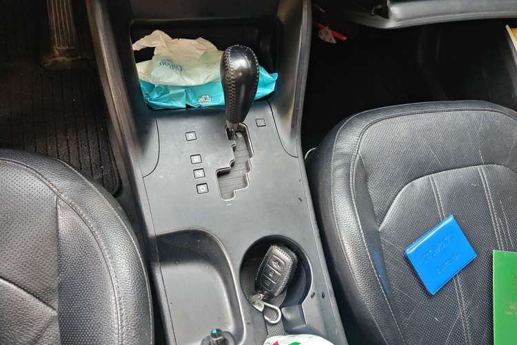 Used Hyundai ix35 2015 2.0L Automatic 2WD Smart Version China V Standard Gear Lever