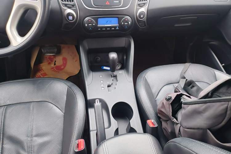 Used Hyundai ix35 2015 2.0L Automatic 2WD Smart Type China IV Gear Lever