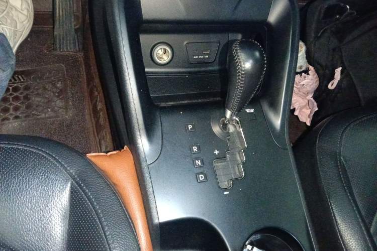 Used Hyundai ix35 2015 2.0L Automatic 2WD Smart Type China IV Gear Lever