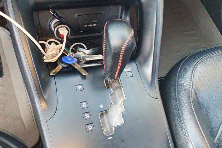 Used Hyundai ix35 2015 2.0L Automatic 2WD Smart Type China IV Gear Lever