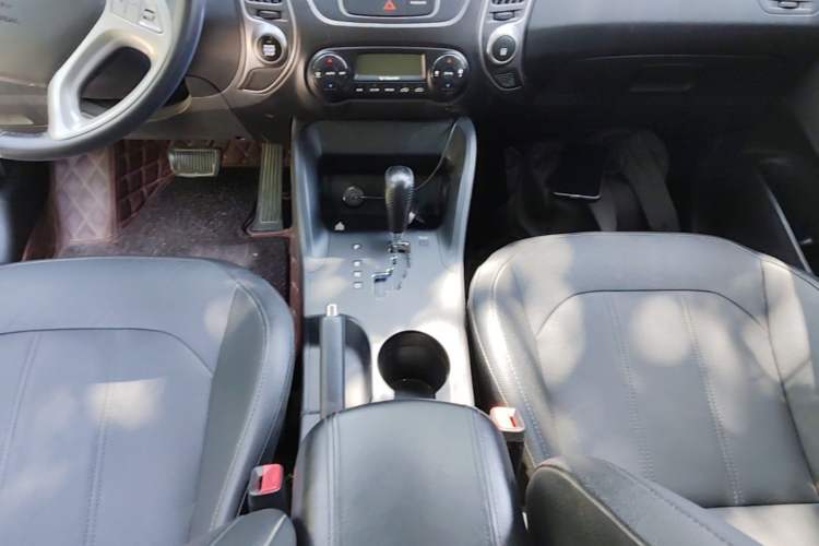 Used Hyundai ix35 2015 2.0L Automatic 2WD Smart Type China IV Gear Lever