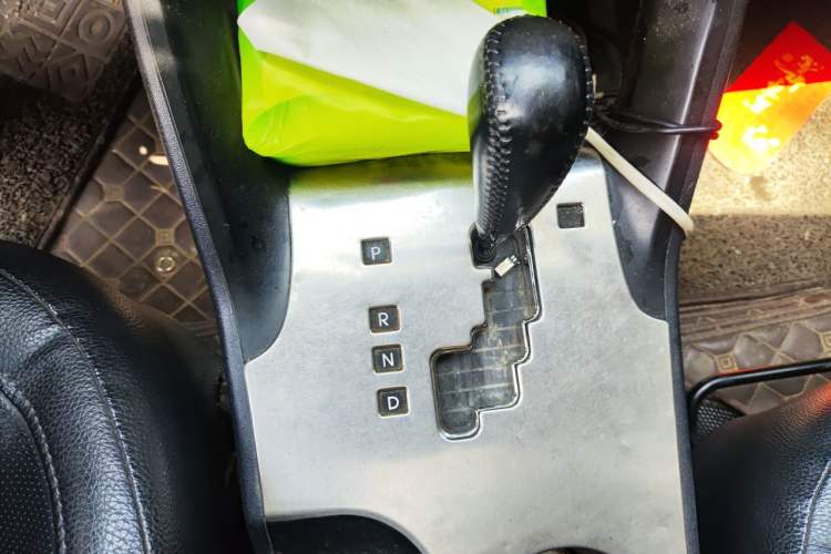 Used Hyundai ix35 2015 2.0L Automatic 2WD Smart Type China IV Gear Lever