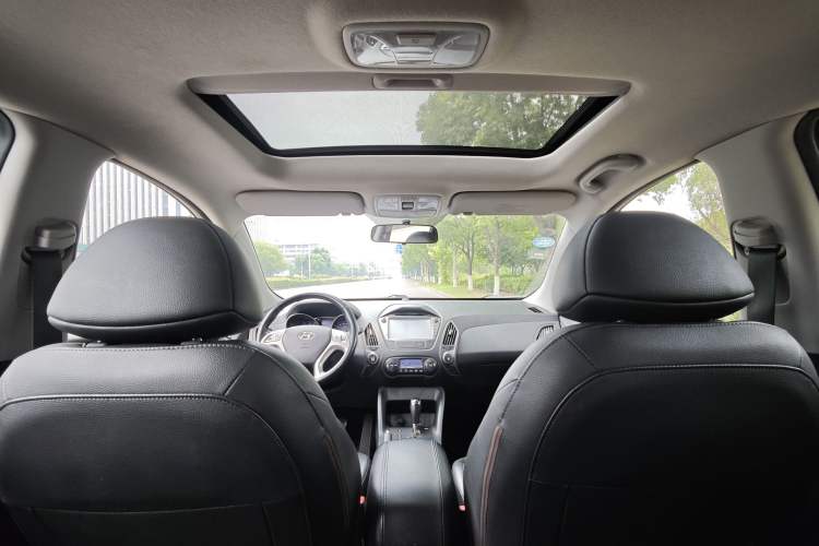 Used Hyundai ix35 2015 2.0L Automatic 2WD Smart Type China IV Headliner