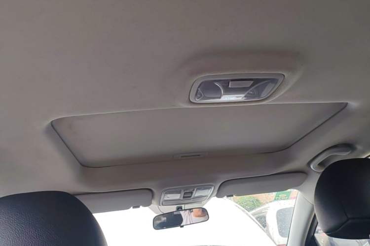 Used Hyundai ix35 2015 2.0L Automatic 2WD Smart Type China IV Headliner