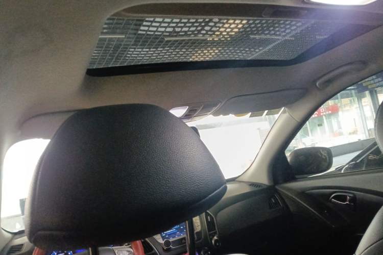 Used Hyundai ix35 2015 2.0L Automatic 2WD Smart Type China IV Headliner