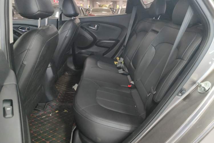 Used Hyundai ix35 2015 2.0L Automatic 2WD Smart Version China V Standard Interior 1