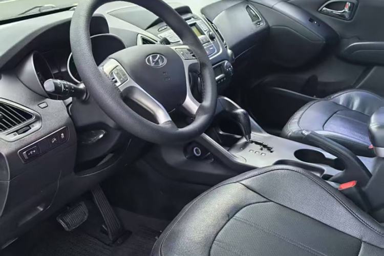 Used Hyundai ix35 2015 2.0L Automatic 2WD Smart Version China V Standard Interior 1
