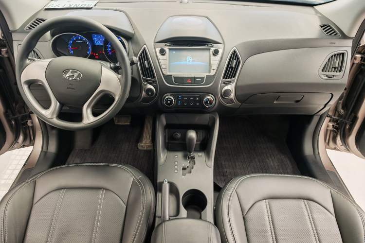 Used Hyundai ix35 2015 2.0L Automatic 2WD Comfort Edition China IV Standard Interior 1