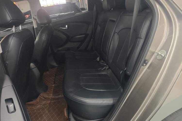 Used Hyundai ix35 2015 2.0L Automatic 2WD Smart Type China IV Interior 1