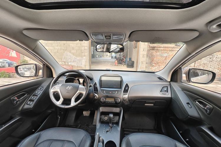 Used Hyundai ix35 2015 2.0L Automatic 2WD Smart Version China V Standard Interior 1