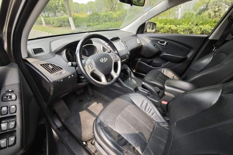 Used Hyundai ix35 2015 2.0L Automatic 2WD Smart Type China IV Interior 2