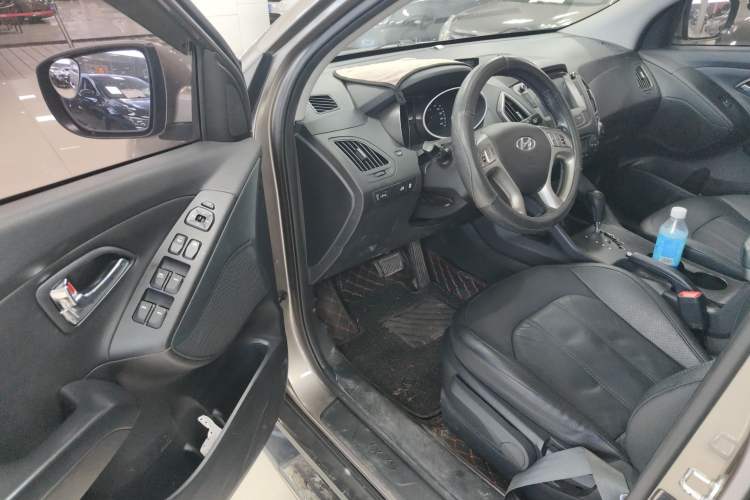 Used Hyundai ix35 2015 2.0L Automatic 2WD Smart Version China V Standard Interior 2