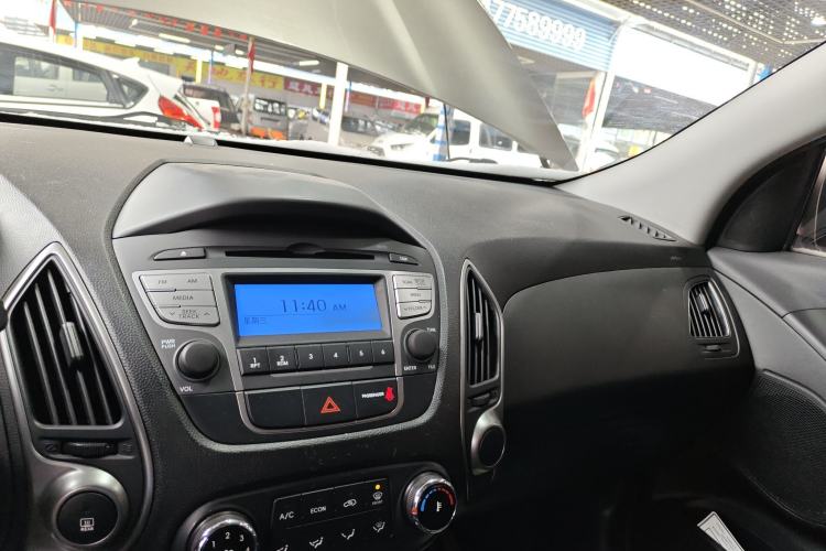 Used Hyundai ix35 2015 2.0L Manual Two-Wheel Drive Comfort Version China IV Standard Interior 2